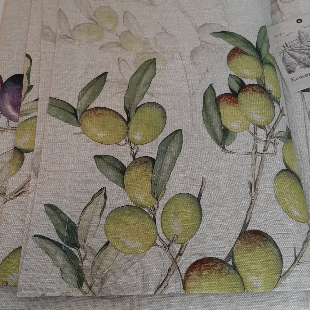 Tessitura Toscana Telerie Firenze 67" x 106" Italian Linen Tablecloth - Picture 8 of 16